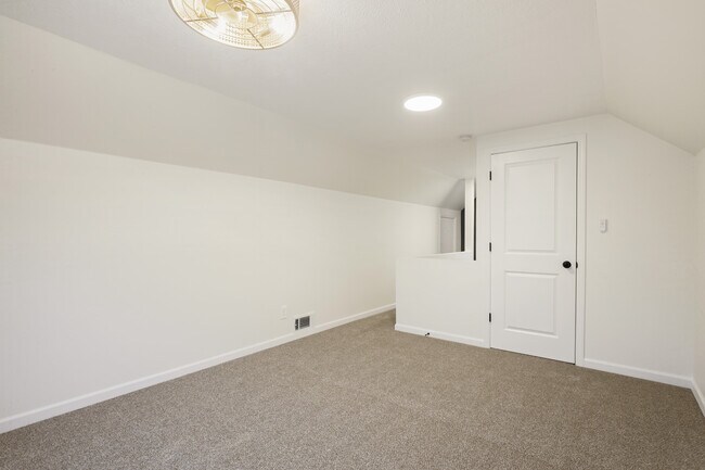 Building Photo - 1003 E Hopkins Dr