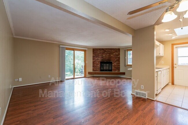 Building Photo - 819 Elliott St