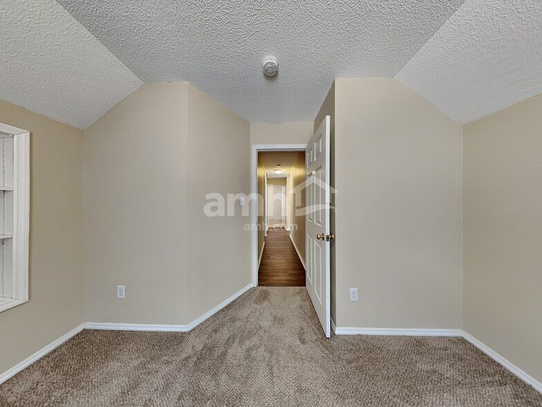 Building Photo - 6437 Saybrooke Dr