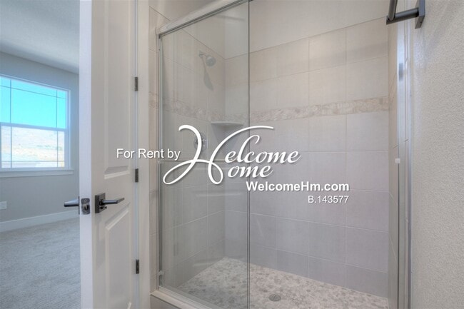 Building Photo - 262 Commodore Dr