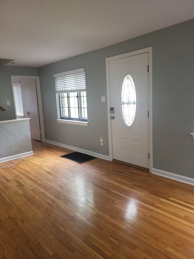 Building Photo - Beautiful 3 bedroom house in Brookline