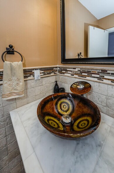 Building Photo - 245 Bel Forest Dr