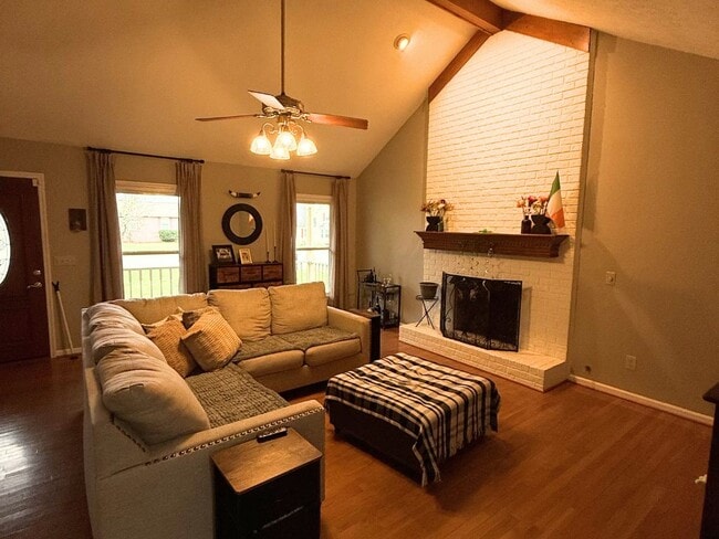 Building Photo - 303 Carlton Pl