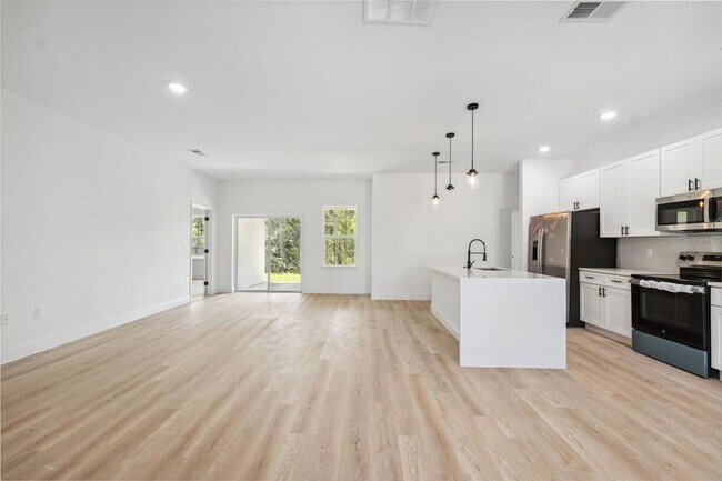 Building Photo - 3072 SW 168th Loop