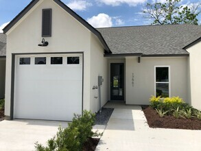 Building Photo - 2 Bedroom NEW Construction off Old Jeffers...