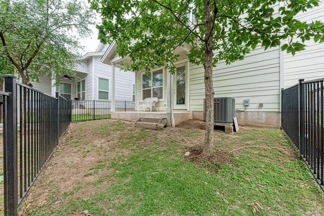 Building Photo - 3108 E 51st St