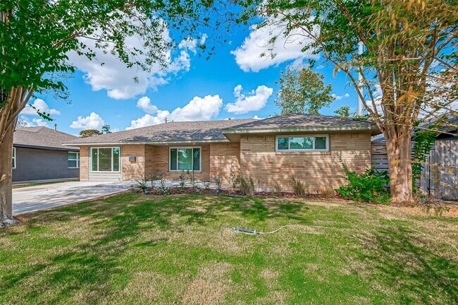 Building Photo - 2214 Nina Lee Ln