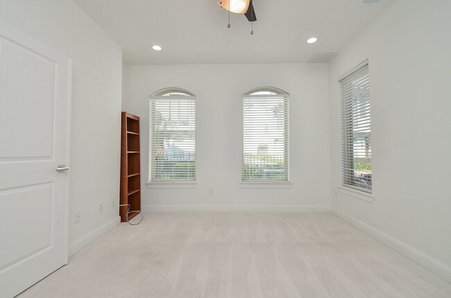 Building Photo - 1245 Bonner St