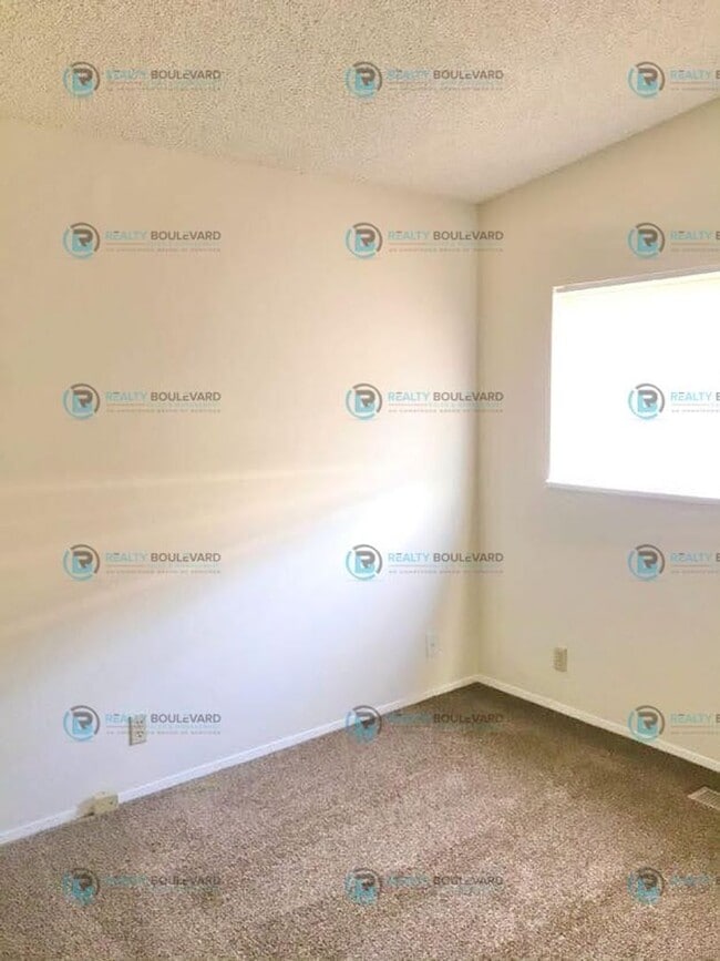Building Photo - 3BR/2BA Single-Story with Backyard, RV Par...
