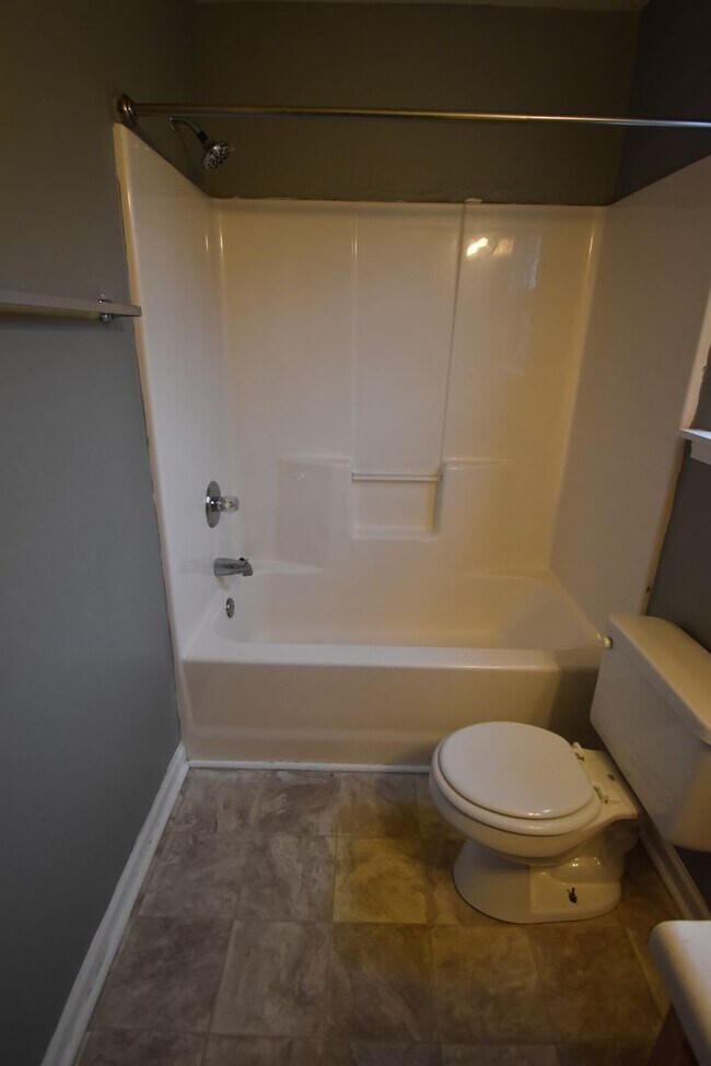 Building Photo - 3 Bedroom Pet Friendly Home For Rent Near ...