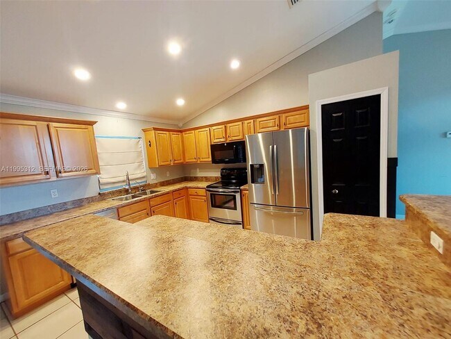 Building Photo - 4031 Santa Barbara Dr