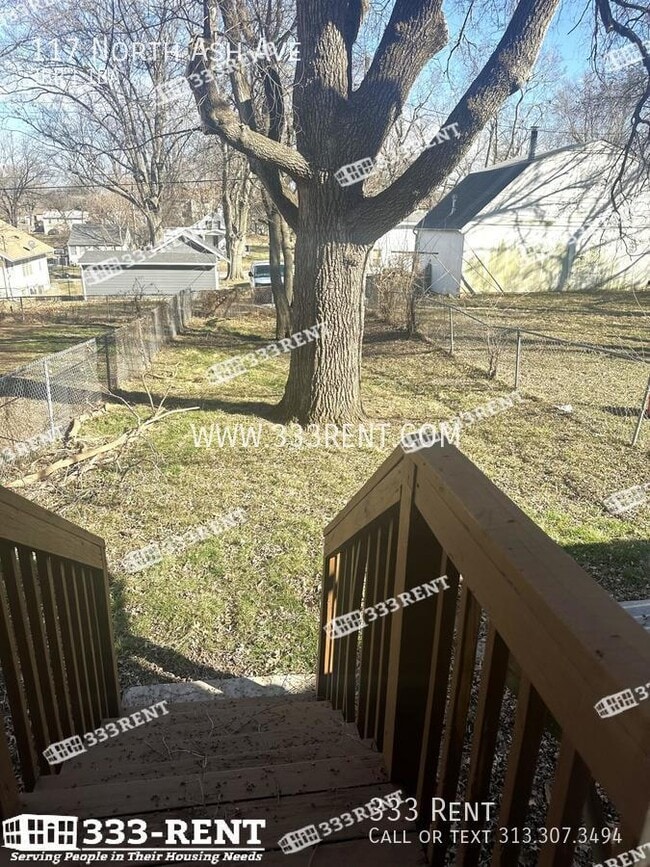 Building Photo - 117 N Ash Ave
