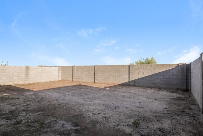 Building Photo - 3862 W Tamarisk St