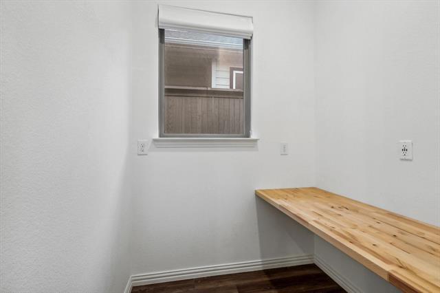 Building Photo - 2217 Elm Pl