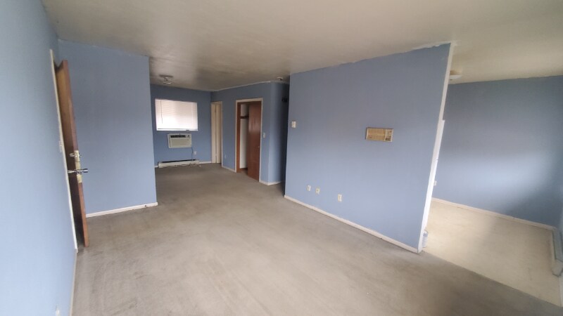 Building Photo - 712 Cedar Dr