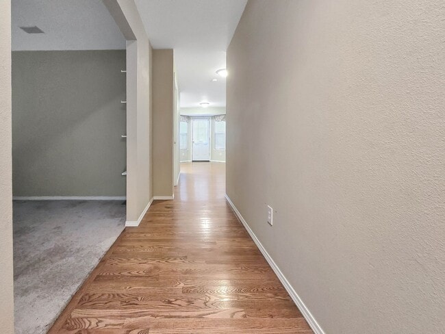 Building Photo - 2-Story modern home in Silver Firs. Large outdoor space!!!