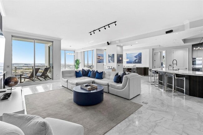 Building Photo - 449 S 12th St