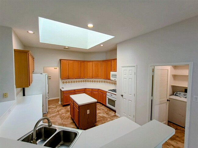 Building Photo - 1512 Pine Ridge Ln