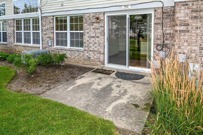 Building Photo - 162 Sherwood Ct