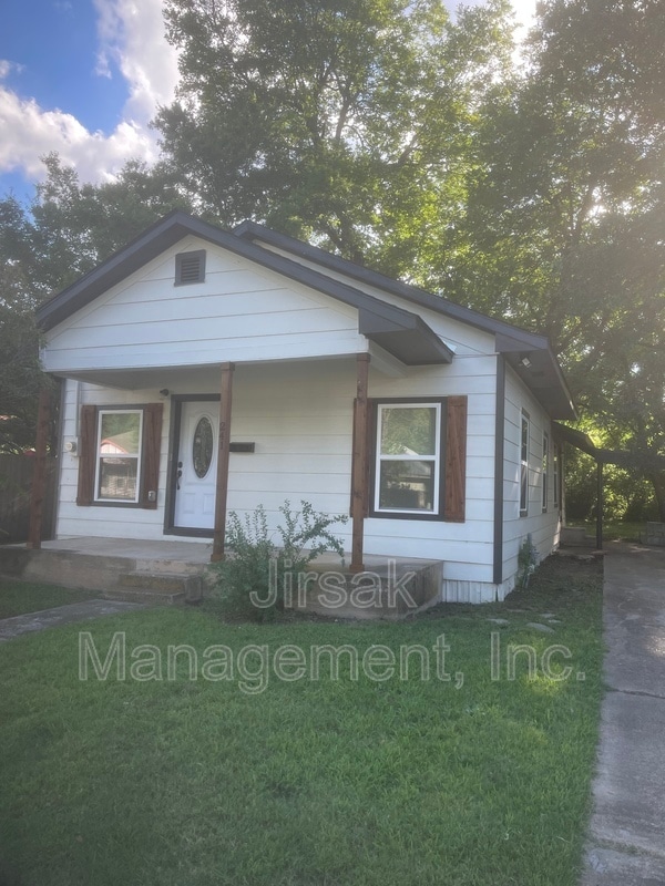 Primary Photo - 241 3rd St NE