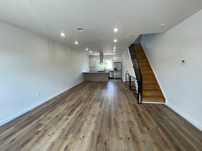 Building Photo - 1501 S 25th St