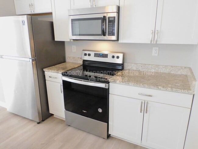 Building Photo - 406 Mason St NE