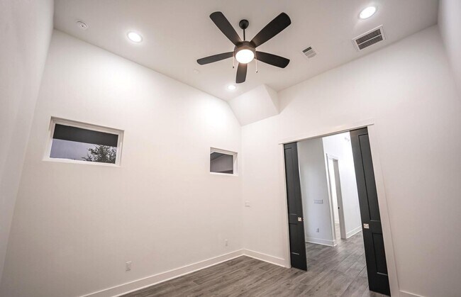Building Photo - Modern Masterpiece in Canyon Lake