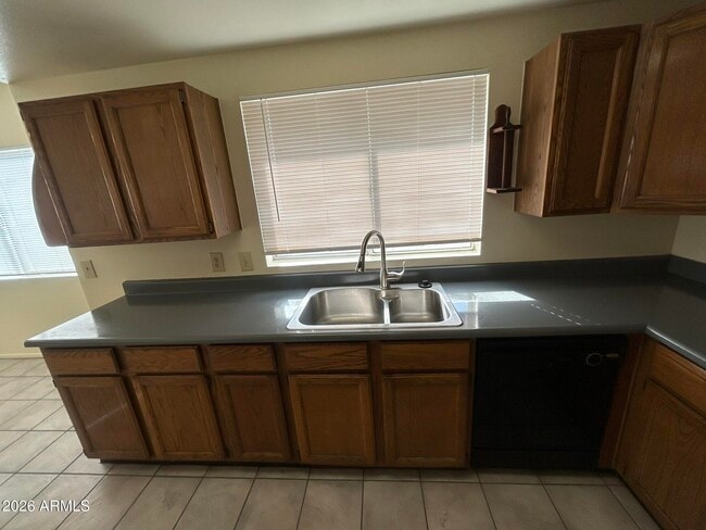 Building Photo - 2120 N Yucca Ct