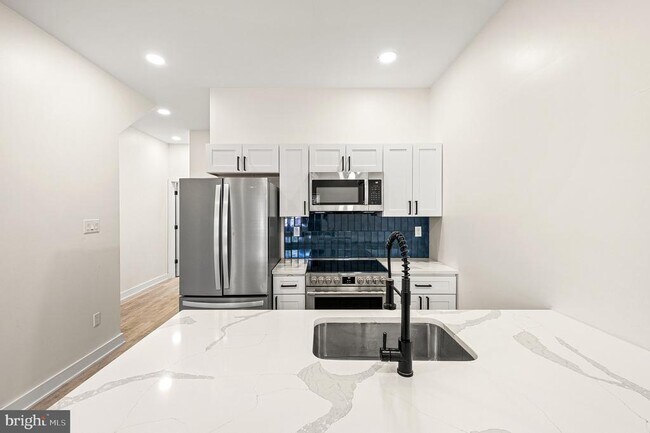 Building Photo - 441 S 61st St