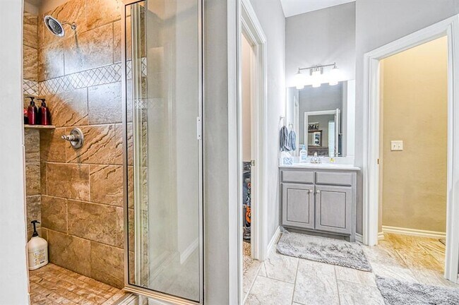 Building Photo - 2204 Alameda Park Dr