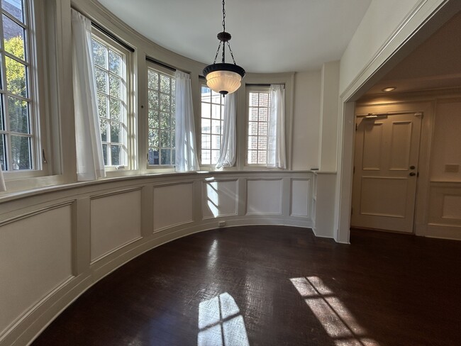 Building Photo - 635 Myrtle St NE