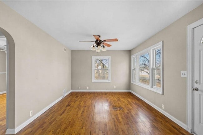 Building Photo - Available Now 2 bedroom 1 bathroom 1 car garage in Nixa!!