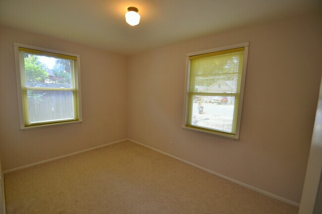 Building Photo - 13702 Densmore Ave N