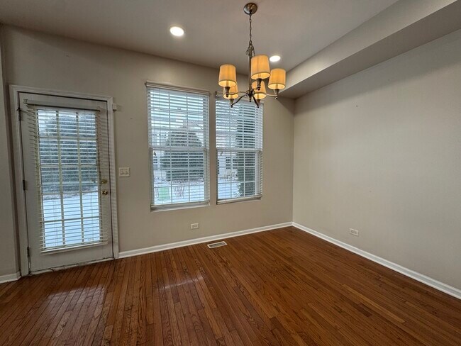 Building Photo - 3029 Peachtree Cir