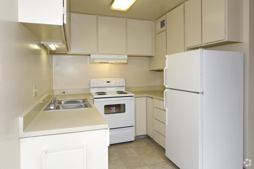 Kitchen - Shelfield Apartments