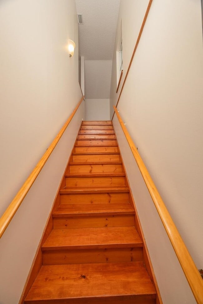 Building Photo - 728 Willow Wood Pl