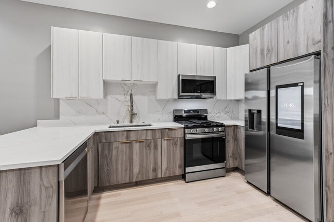 Building Photo - 2816 W Warren Blvd