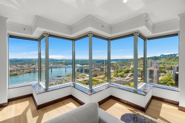 Building Photo - 1414 SW 3rd Ave