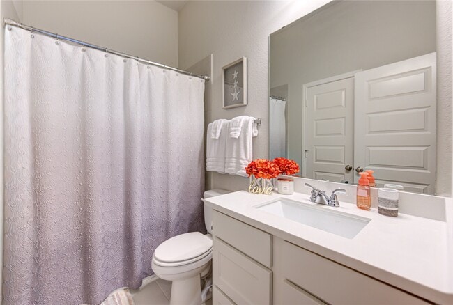 Building Photo - 1930 Creekwood Cv