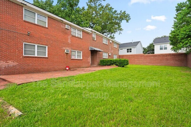 Primary Photo - 4133-8 St John's Avenue