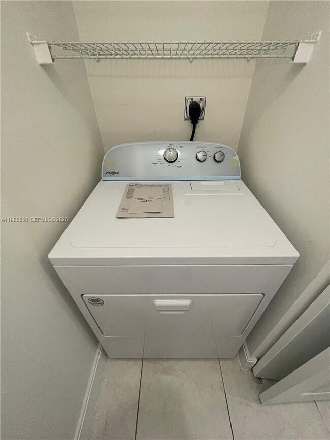 Building Photo - 6821 SW 44th St