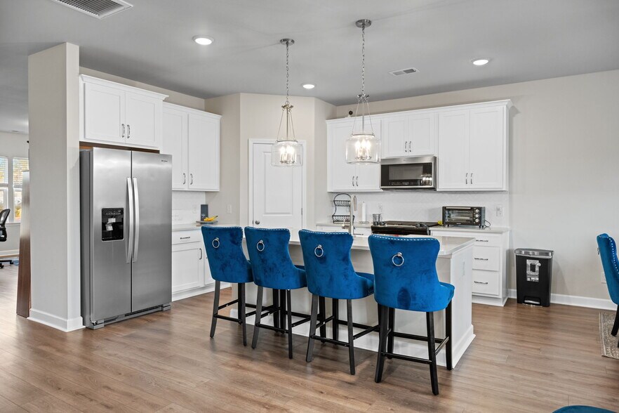 Building Photo - 188 Lucca Dr