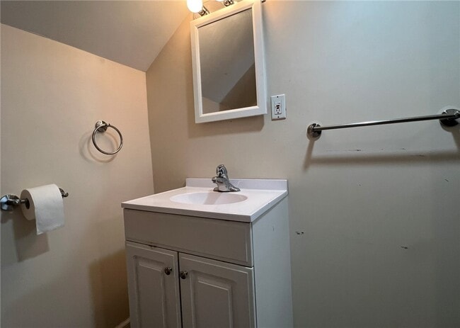 Building Photo - 404 Perry St