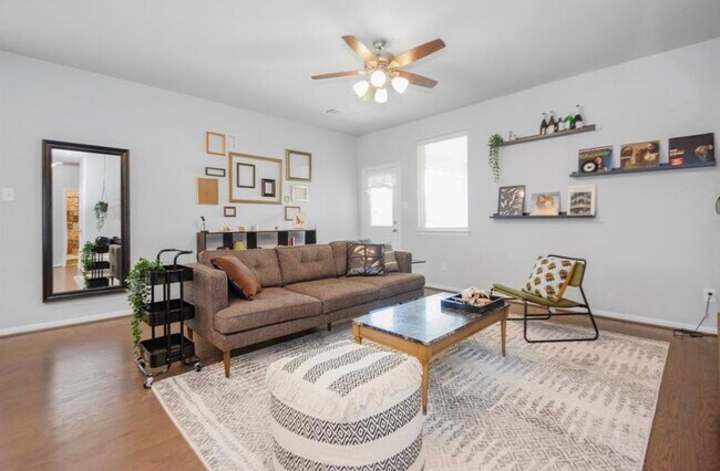 Building Photo - 10406 Mount Winchell Dr