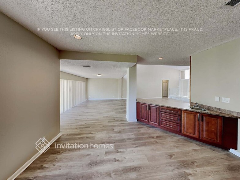 Building Photo - 8041 Buttonwood Cir