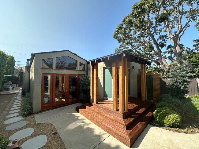 Building Photo - 1076 Nowita Pl