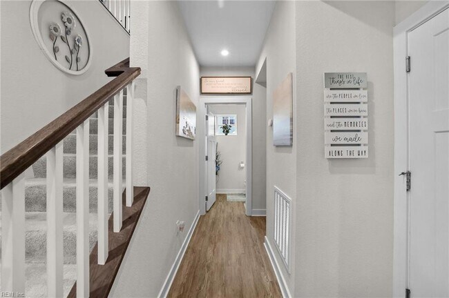Building Photo - 129 Glenmoor Path