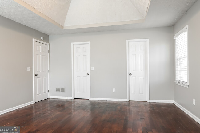 Building Photo - 4110 Summer Wood Dr