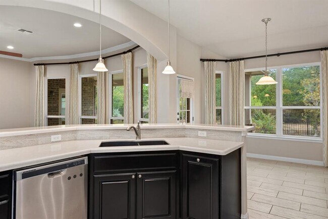 Building Photo - 880 Wild Rose Dr