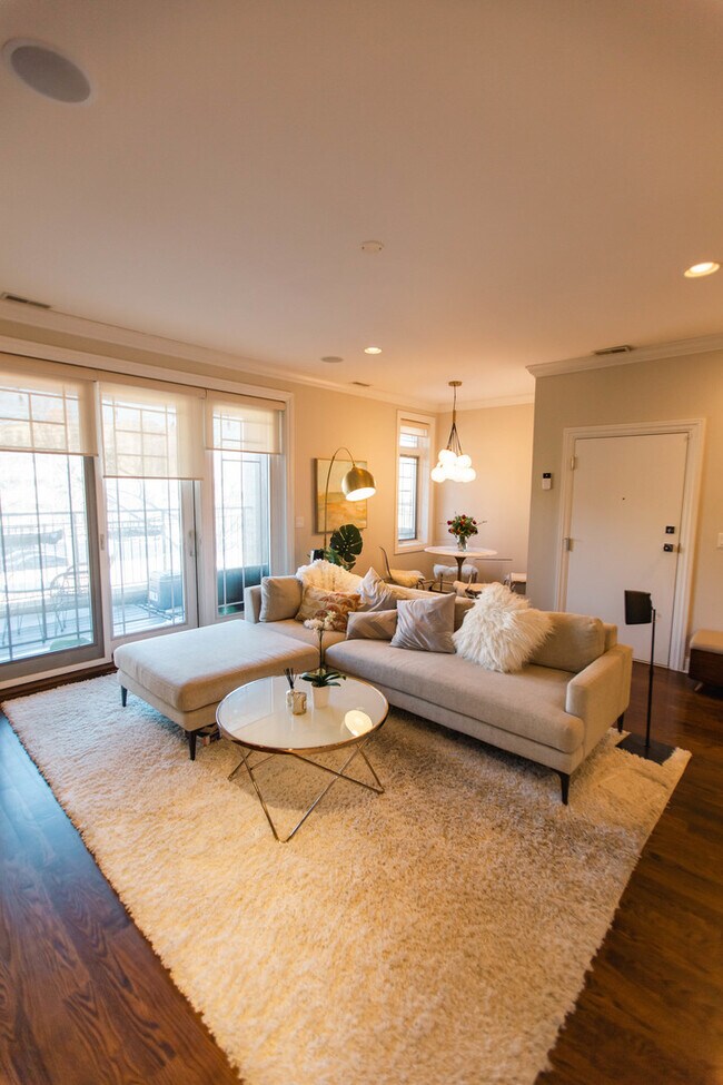 Building Photo - 843 W Fletcher St